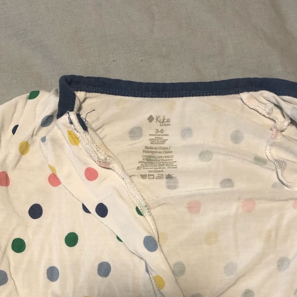 KYTE baby printed zipper footie, spring Polk dots, size 3-6 months - Picture 2 of 3